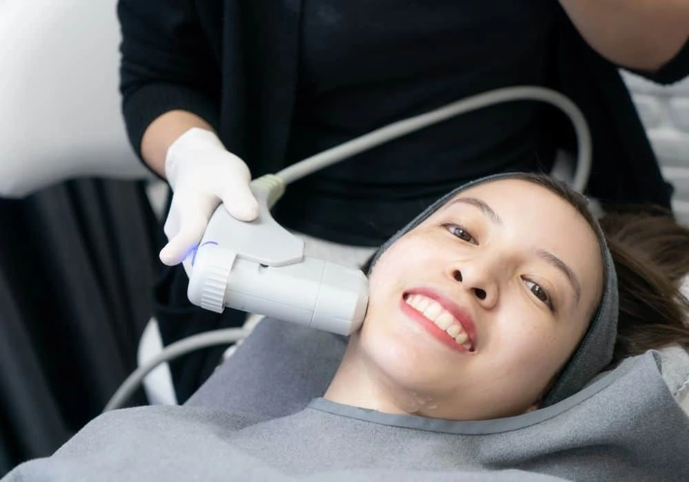 woman receiving HIFU Greater London (Hounslow) book in today!